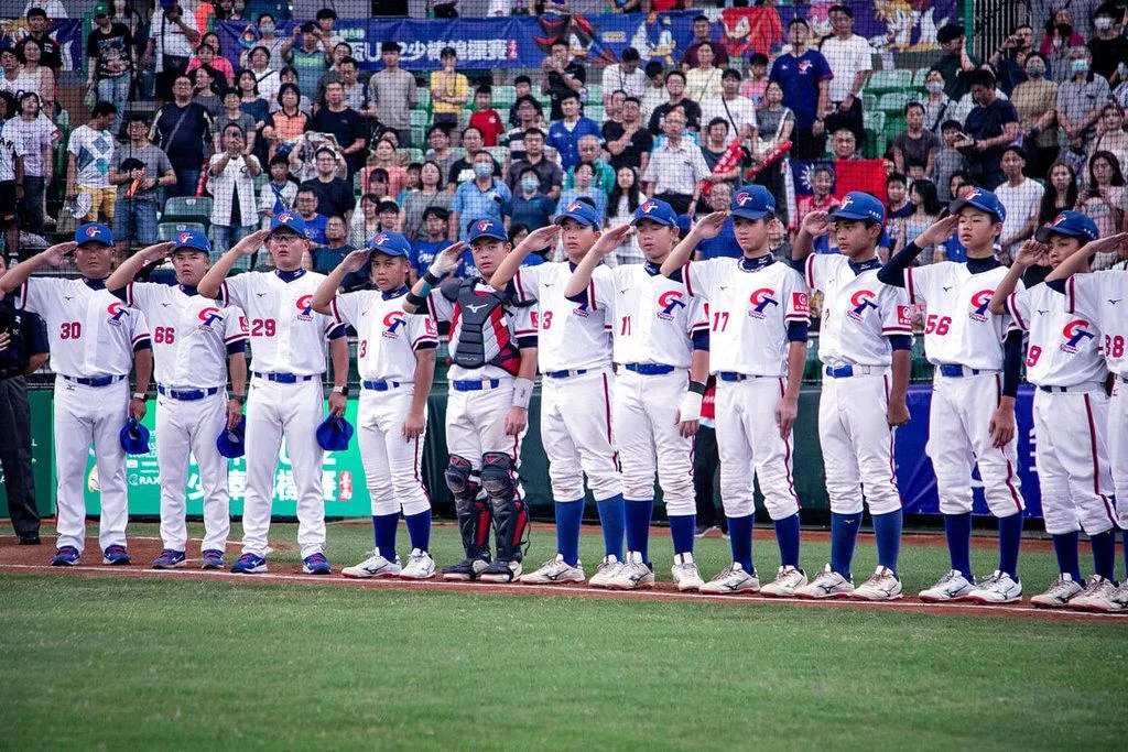 U12世界盃棒球賽25日在台南點燃戰火，地主中華隊首戰對上古巴，中華隊打線串聯搶分，終場順利以6比3搶下首勝。（圖／中華民國棒球協會提供）
