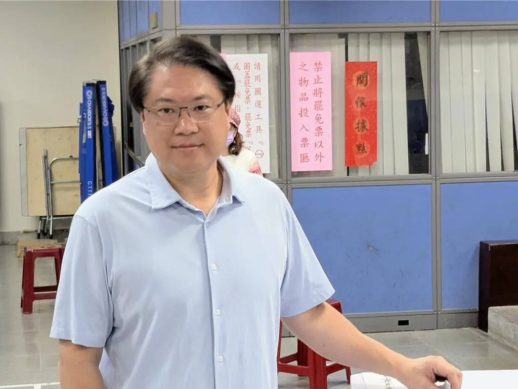 民進黨祕書長林右昌回到戶籍地投票。(報系資料照)