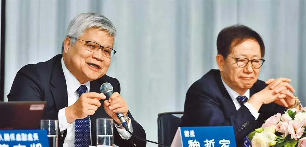 台積電董事長暨總裁魏哲家（左）及台積電前董事長劉德音（右）。（圖/資料照）