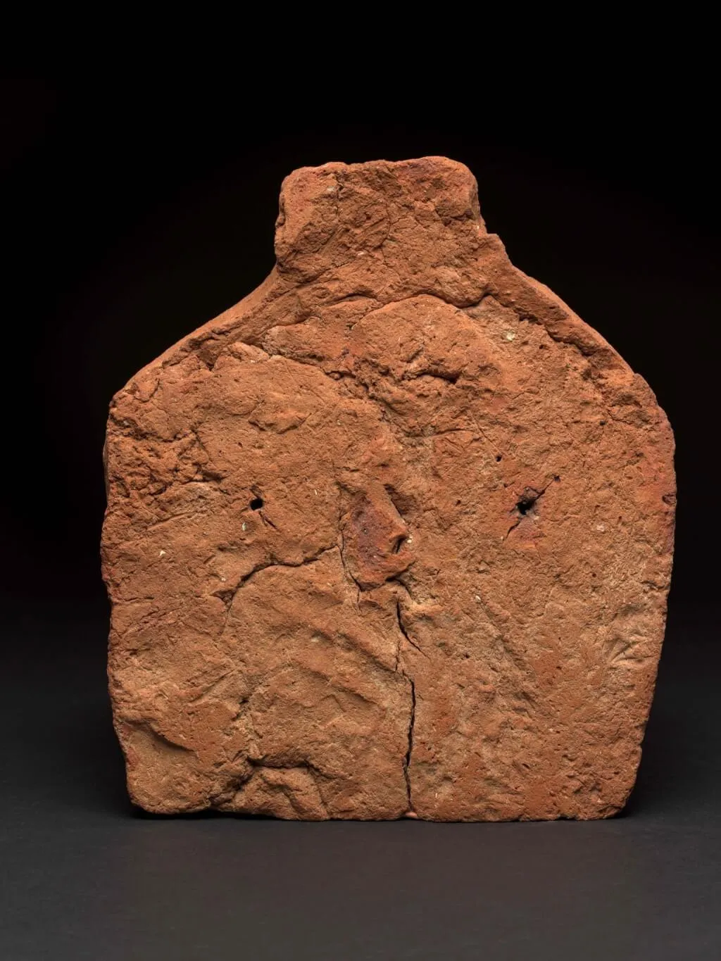 英國劍橋費茲威廉博物館在一件4000年歷史的埃及文物上發現一枚罕見手印。（圖／翻攝自Facebook／The Fitzwilliam Museum, Cambridge ）