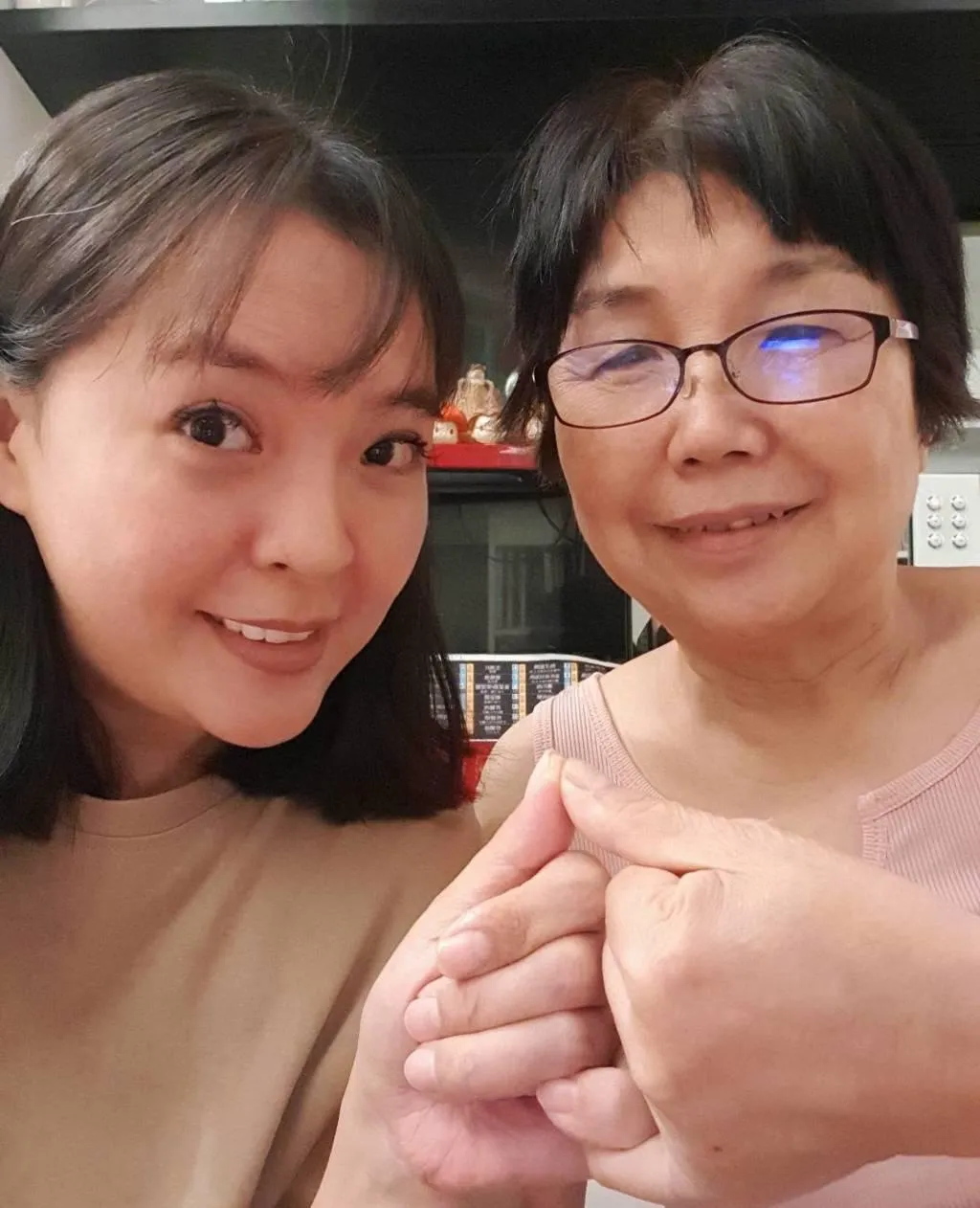 媽媽曾在寒冬中洗冷水澡，令陳宥心（左）相當心疼。（圖／陳宥心 提供）