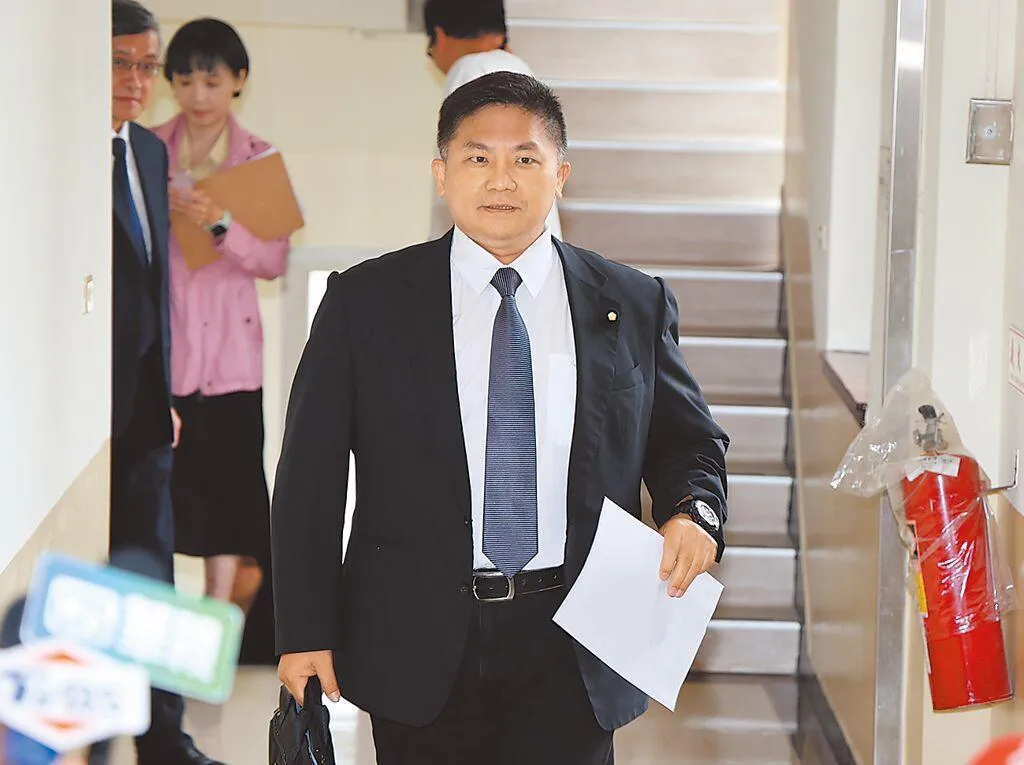 國民黨立委吳宗憲表示，今日去數發部考察，希望能從網路源頭阻斷詐騙案件。（圖/資料照）