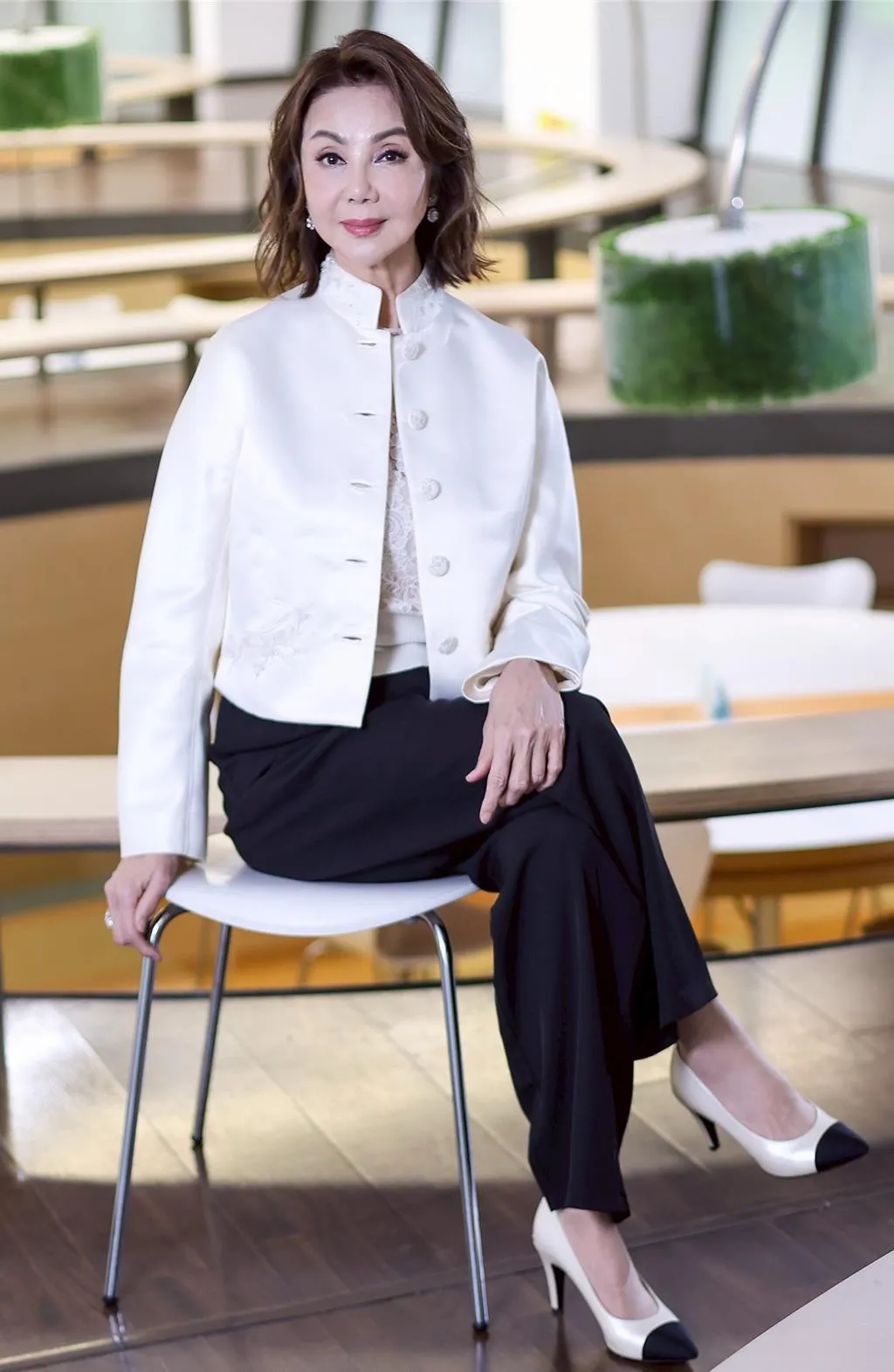 謝玲玲58歲時去讀商學院，認識了很多年輕企業家朋友。（圖／中時 陳俊吉攝）