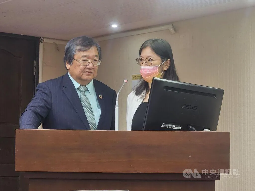 衛福部長邱泰源表示，狼醫查詢平台是資訊揭露上的一項突破，第一階段先行公布112年性平三法上路後的判決，未來在資訊內容的掌握與充實方面，將會持續加強。（圖／中央社）