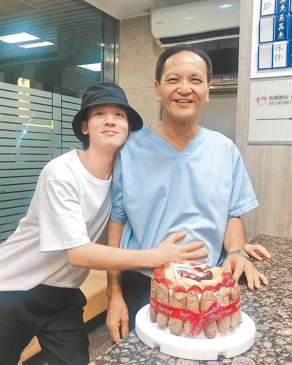 小樂吳思賢(左)與爸爸感情相當好。(圖/藝和創藝 提供)