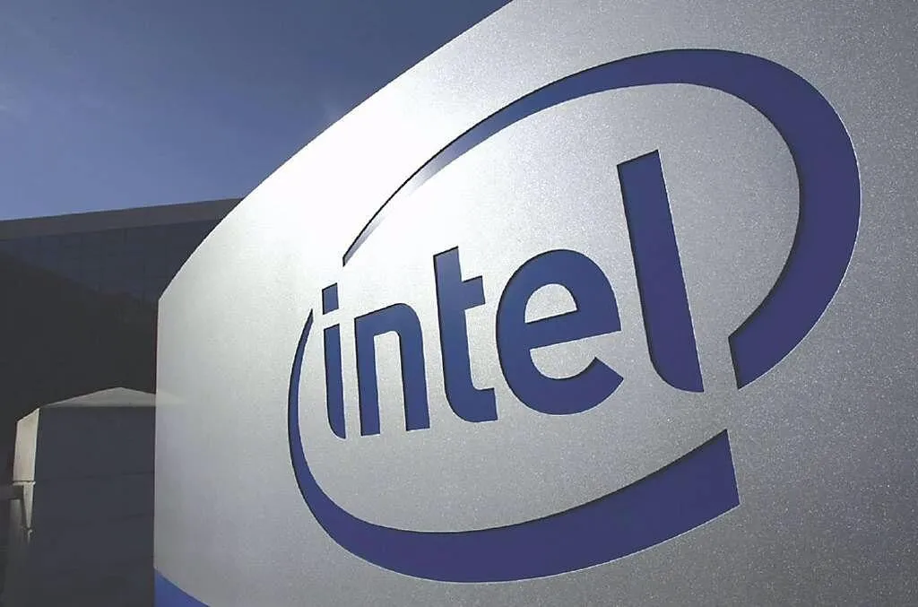 傳聞美國總統川普可能對英特爾（Intel）持股約10%，消息傳出後其股價18日收盤下跌3.66%。（示意圖/美聯社）