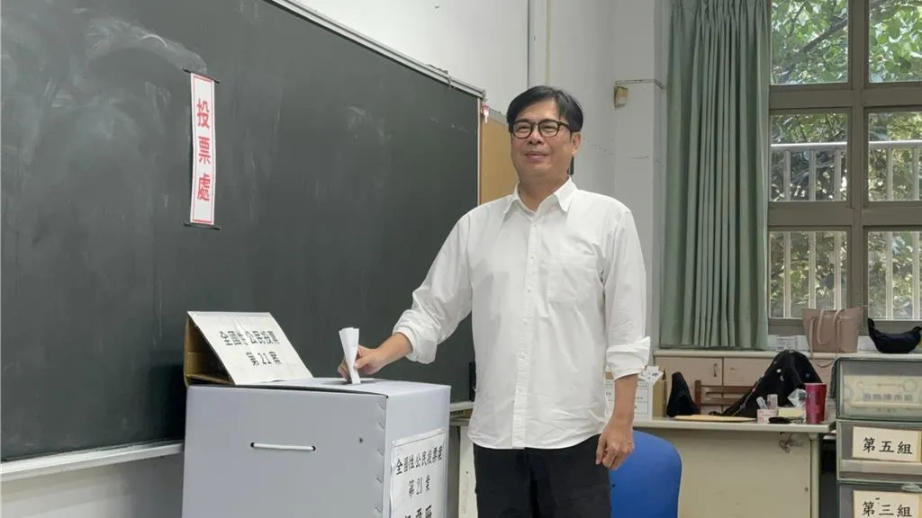 陳其邁投票。（報系資料照）