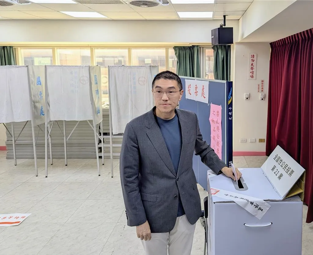 謝國樑投下公投票。（報系資料照）