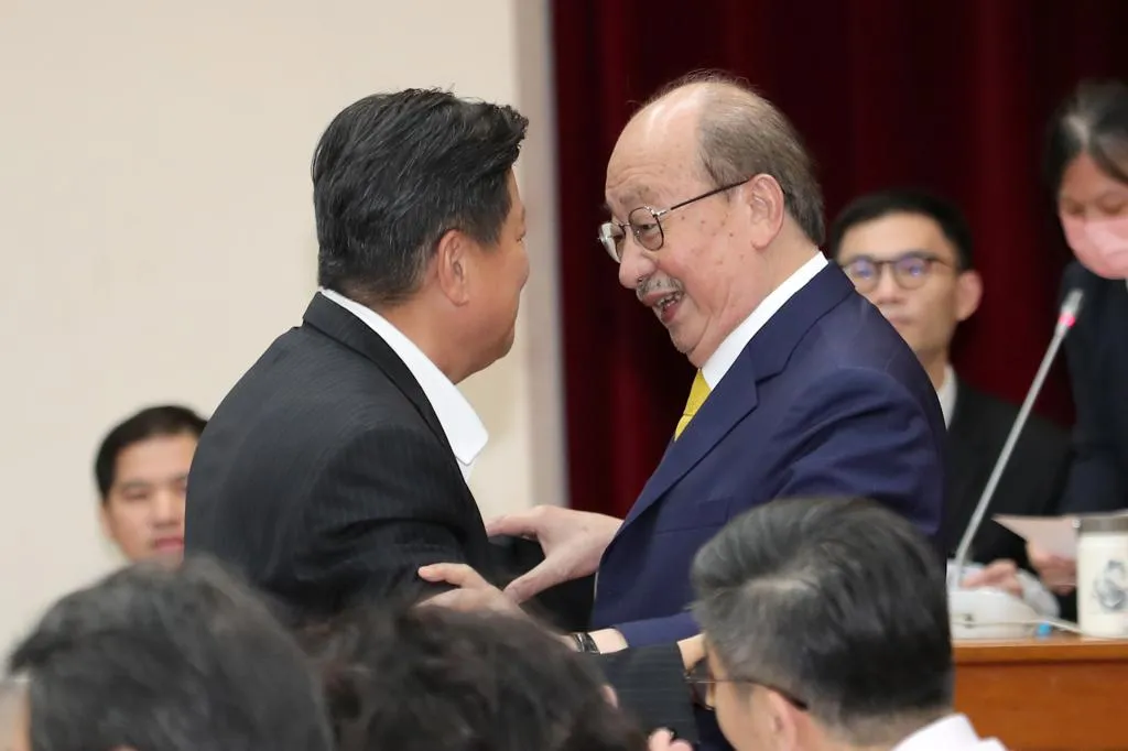 傅崐萁和柯建銘的互動引發關注。（報系資料照）