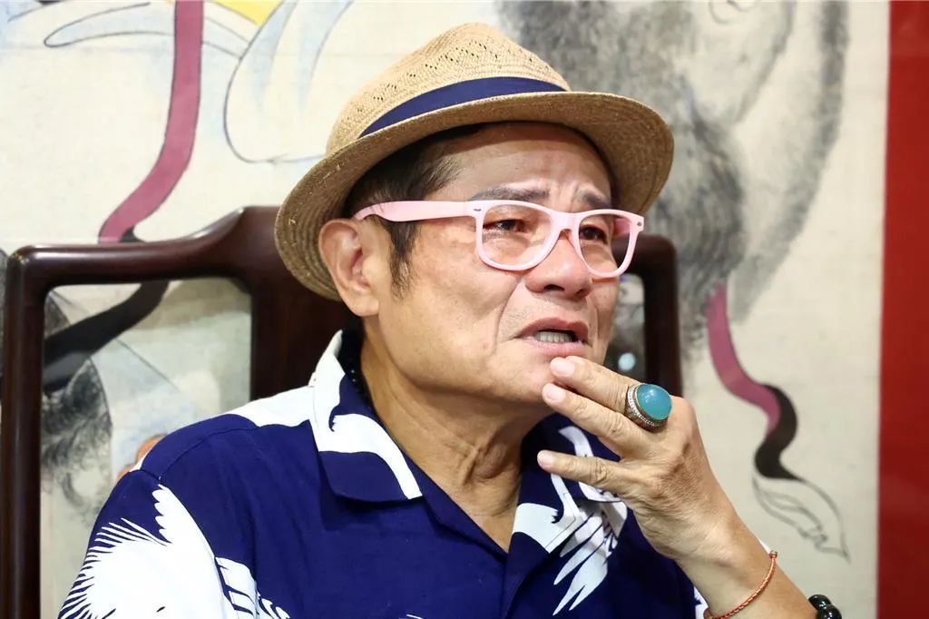 許效舜談到逝世父母，忍不住淚崩。（圖／中時 鄧博仁 攝）