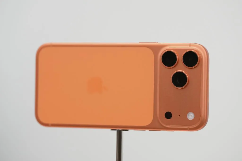 Apple iPhone 17 Pro、17 Pro Max系列新機即將上市，台灣定價引發討論。（圖／美聯社）