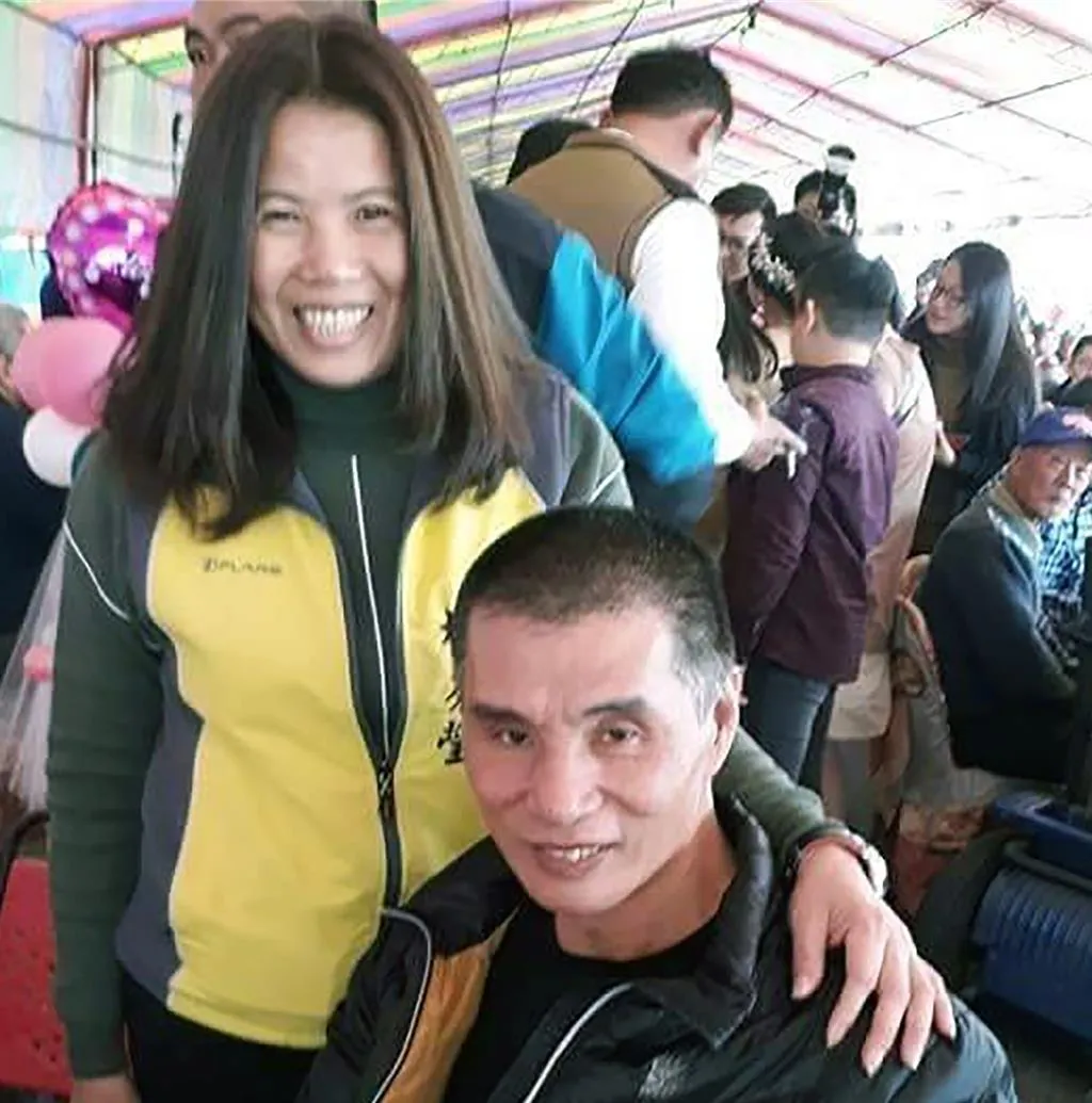 雲林縣前台西鄉長林芬瑩（左）以核發路權為手段，透過丈夫丁文彬（右）向太陽能光電業者收賄560萬元，一、二審均重判，林今（21日）入監服刑，丁棄保潛逃遭通緝。（摘自丁文彬臉書）