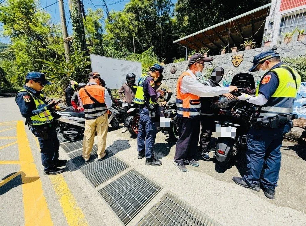 屏東警方13日啟動聯合稽查。（圖／屏東縣警局提供）