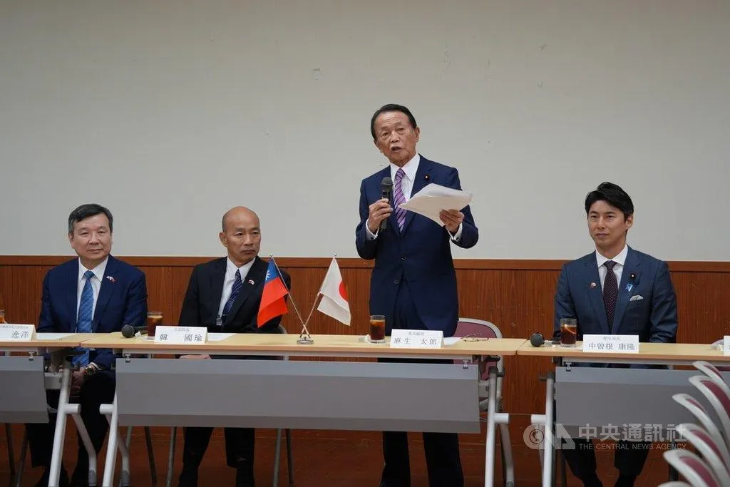 自民黨最高顧問麻生太郎接待韓國瑜。（圖／中央社）