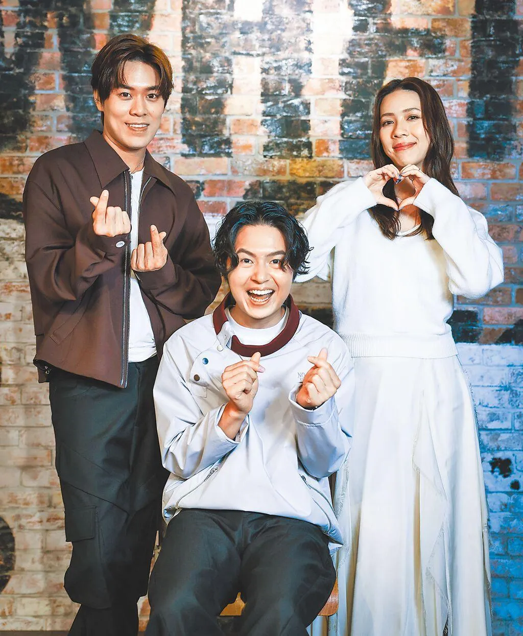 告五人雲安(左起)、哲謙、犬青最近正忙於宣傳新專輯《我們就像那些要命的傻瓜》。(圖/中時 陳俊吉攝)