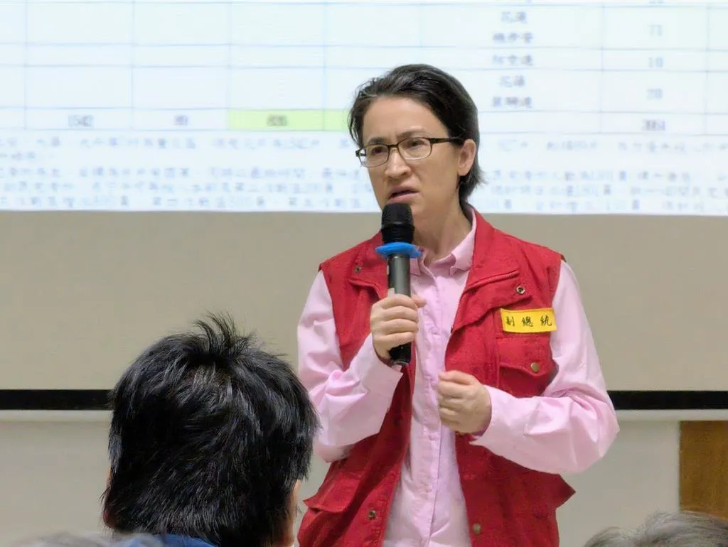 副總統蕭美琴27日下午第二度視察花蓮洪災，並赴中央前進協調所聽取簡報。（報系資料照）