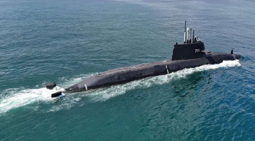 國造潛艦原型艦海鯤號。（圖/台船提供）