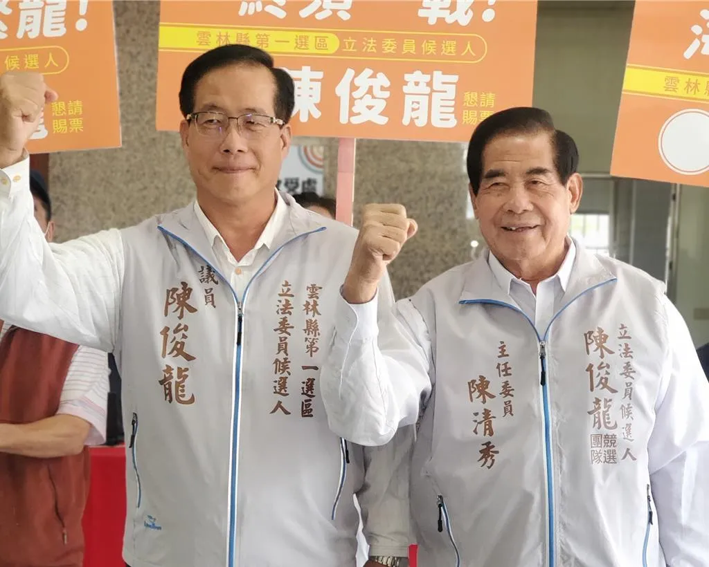 陳清秀(右)與兒子陳俊龍(左)。(圖/報系資料照)