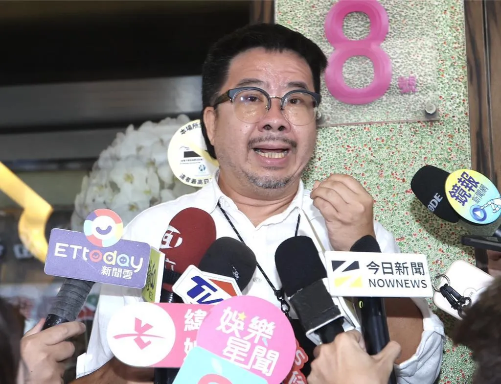 褚明仁9日前往靈堂致意。（圖／中時新聞網）