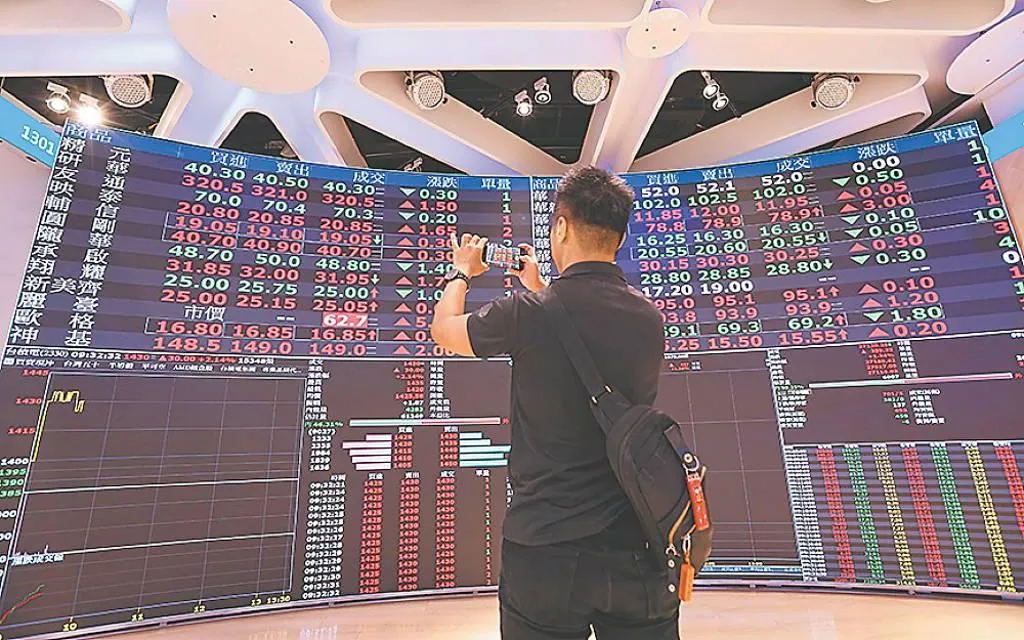 台股收盤上漲184點，收在28,556寫下收盤新高（報系資料照）