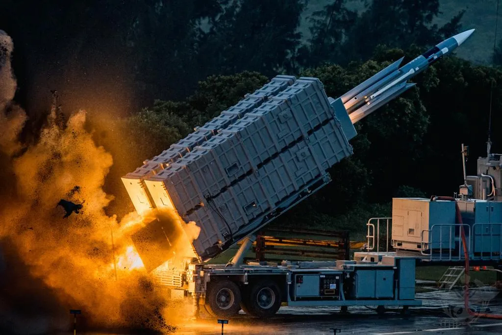 雄風飛彈機動發射車組。（圖／報系資料照，國防部提供）