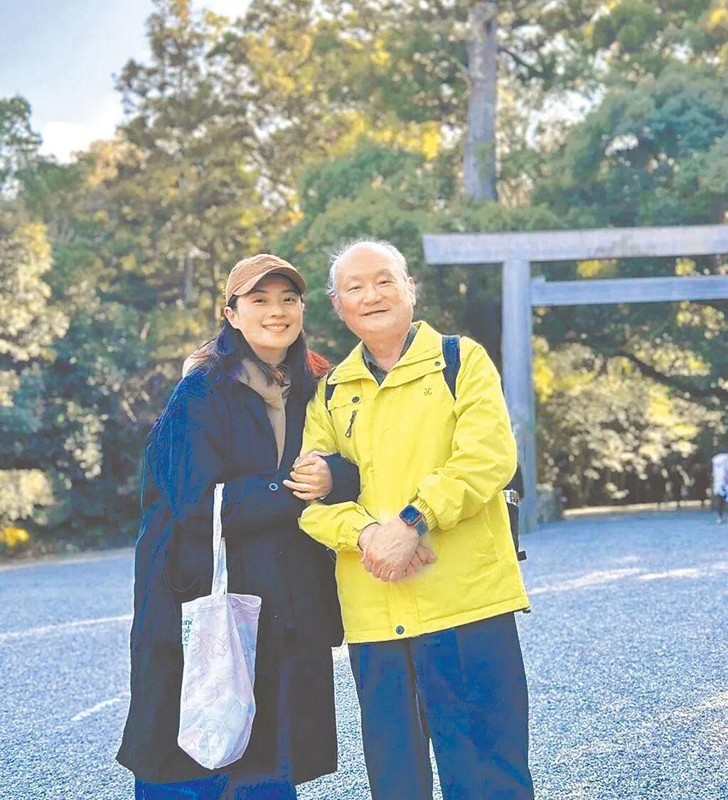 高伊玲（左）和父親感情好，也相當聽父親的話。（圖／高伊玲 提供）