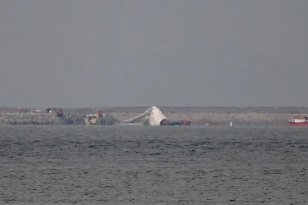 阿聯酋航空貨機香港墜海釀2死。（圖／星島網）