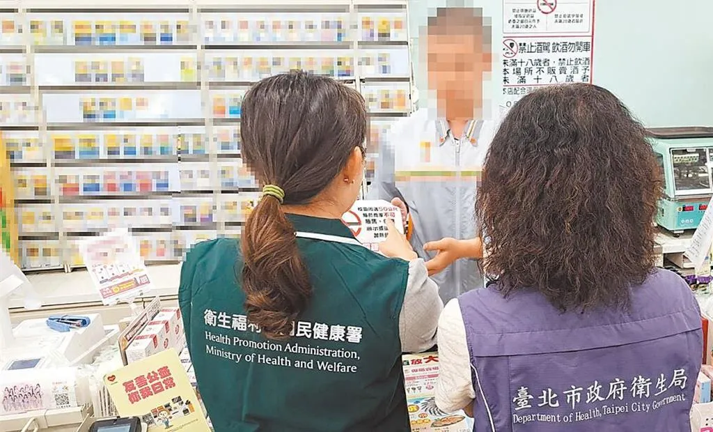 第二款合法加熱菸開賣，國健署、衛生局前往超商稽查菸品。（圖／國健署）