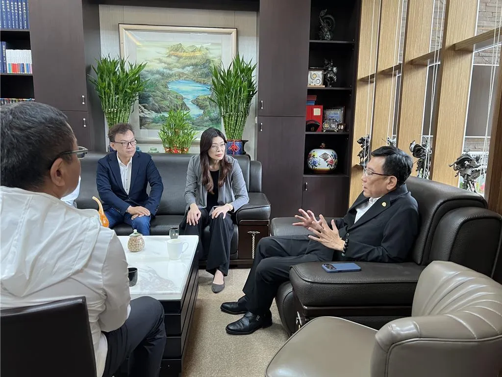 鄭麗文拜會新竹市議長許修睿。（報系資料照）