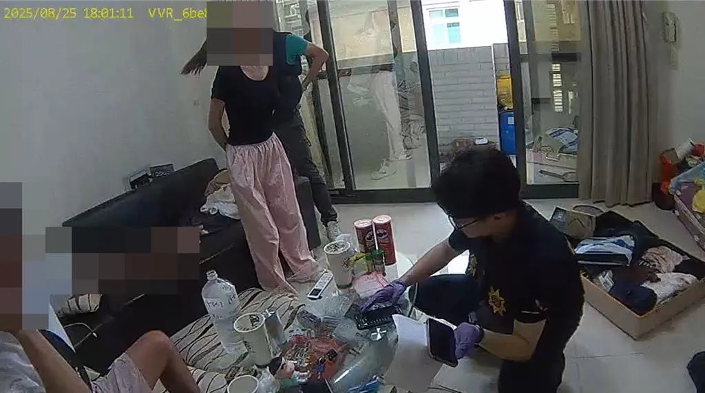 金門檢警近日破獲一處隱藏於金寧鄉湖埔村民宅內的假檢警電信詐欺機房。（圖／金門地檢署提供）