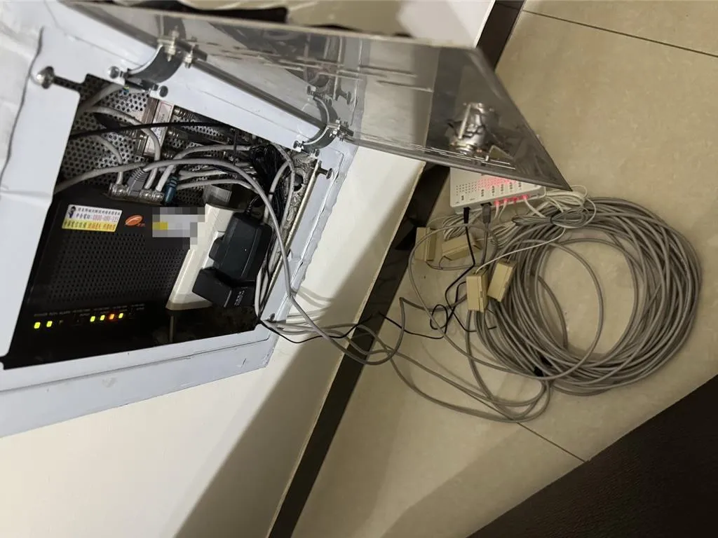 檢警當場查獲電話轉接設備一批。（圖／金門地檢署提供）