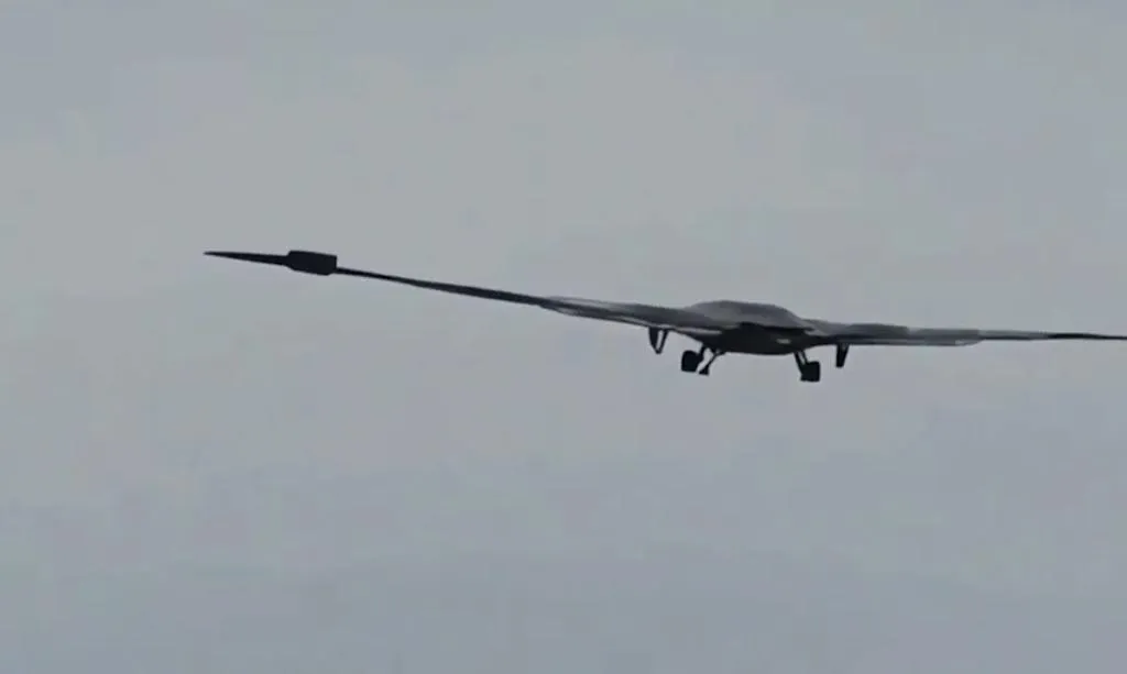 大陸大型隱形無人機「GJ-X」首次被發現在空中飛行。（圖／翻攝X「TridentX™」）