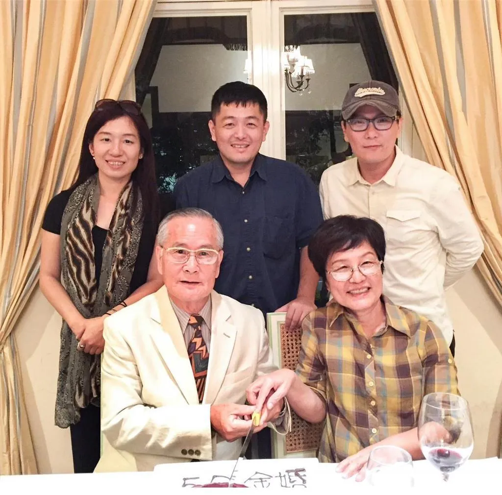 張信哲個性孝順,跟爸爸、媽媽及家人感情深厚。(圖/潮水音樂提供)