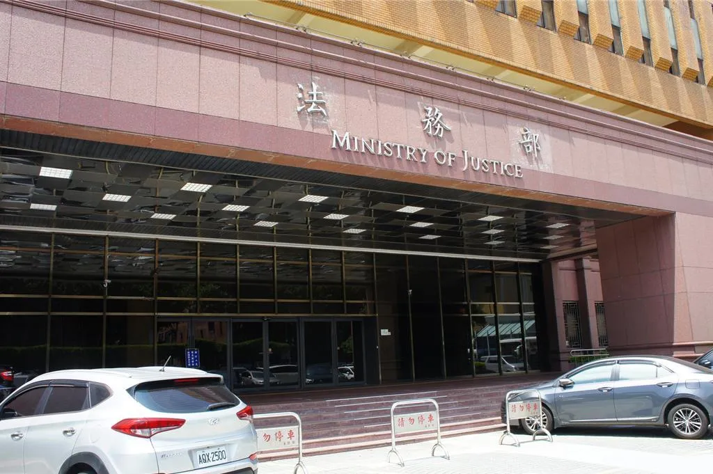 法務部表示，本次修正草案配合憲法判決意旨檢討修正，並增訂特殊重大暴力犯罪不得假釋規定，發揮刑罰抗衡犯罪功能，確保國人安全及社會治安。（圖/資料照）