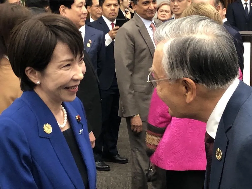 日本首相高市早苗今晚主動於社群媒體秀出與台灣領袖代表林信義的合照,兩人互相問候。(圖/翻攝自高市早苗 X)