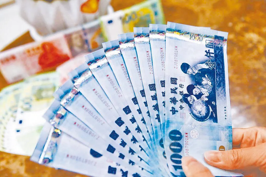 普發1萬直接入帳或登記入帳的民眾，多數人12日已收到款項。（圖/資料照）