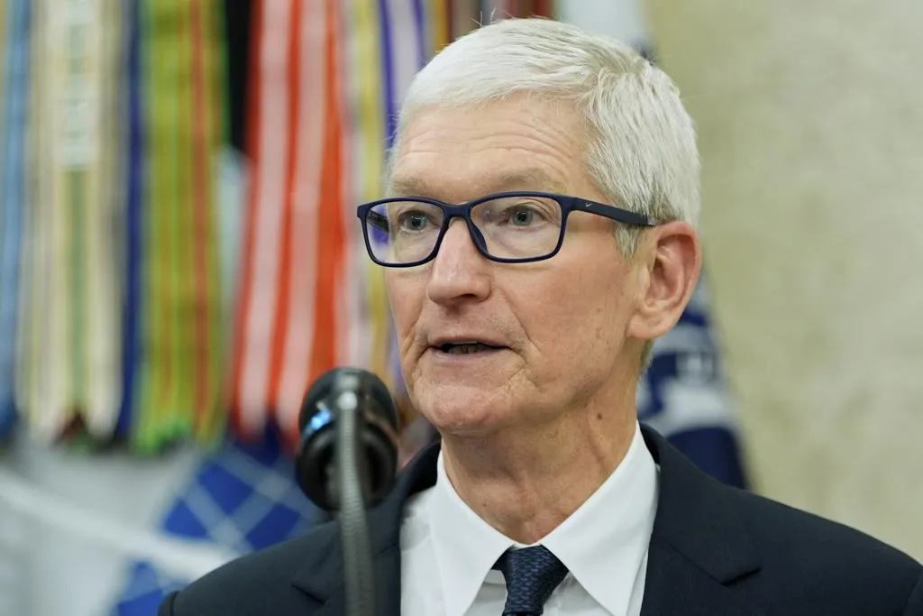 傳出蘋果執行長庫克(Tim Cook)可能最快明年卸任。(圖/美聯社)