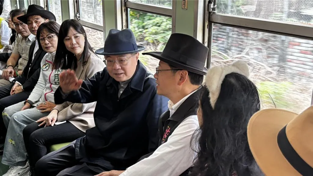張善政和卓榮泰出席「202富岡鐵道藝術生活節」開幕活動。（報系資料照）