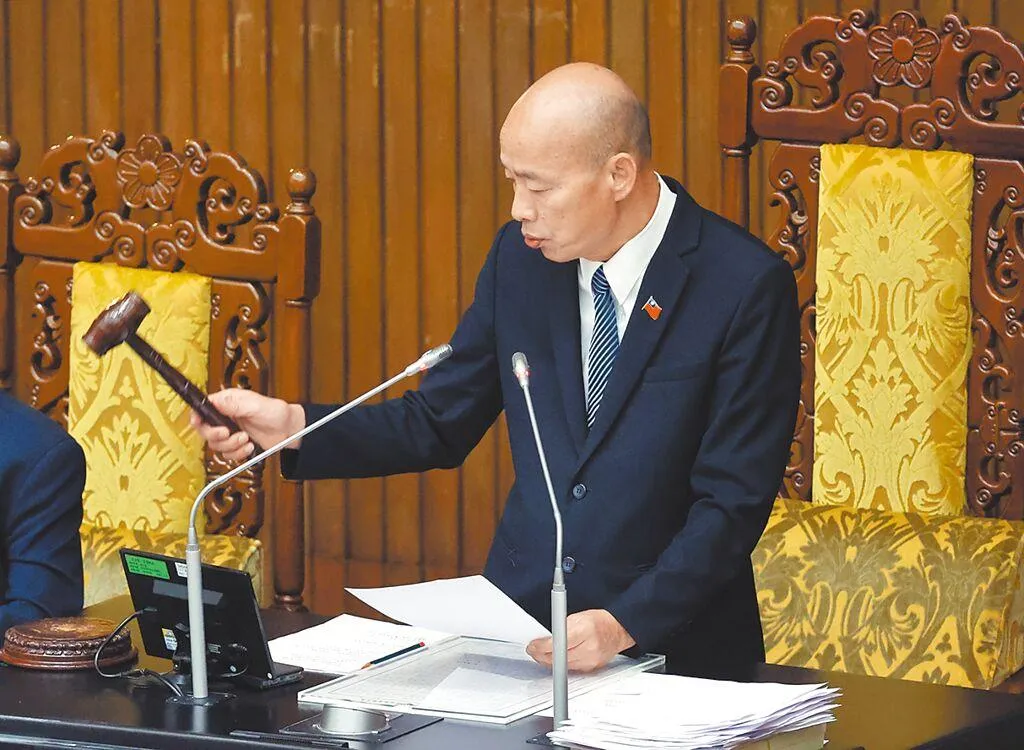 「藍色力量」直言，比起賴清德，韓國瑜當年的「莫忘世上苦人多」，到現在都還是更貼近老百姓。（圖/資料照）