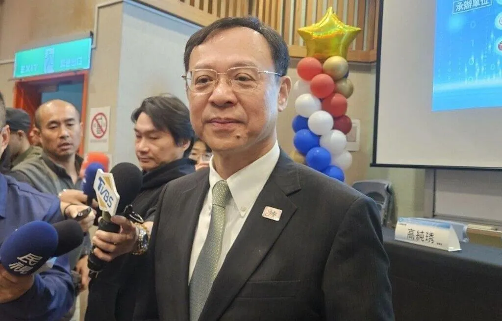 知名盜版AV平台遭新北市府封鎖,隔天重啟還發文挑釁。衛福部長石崇良表示,未來將與數發部研議強化執法效果。(圖/中央社)