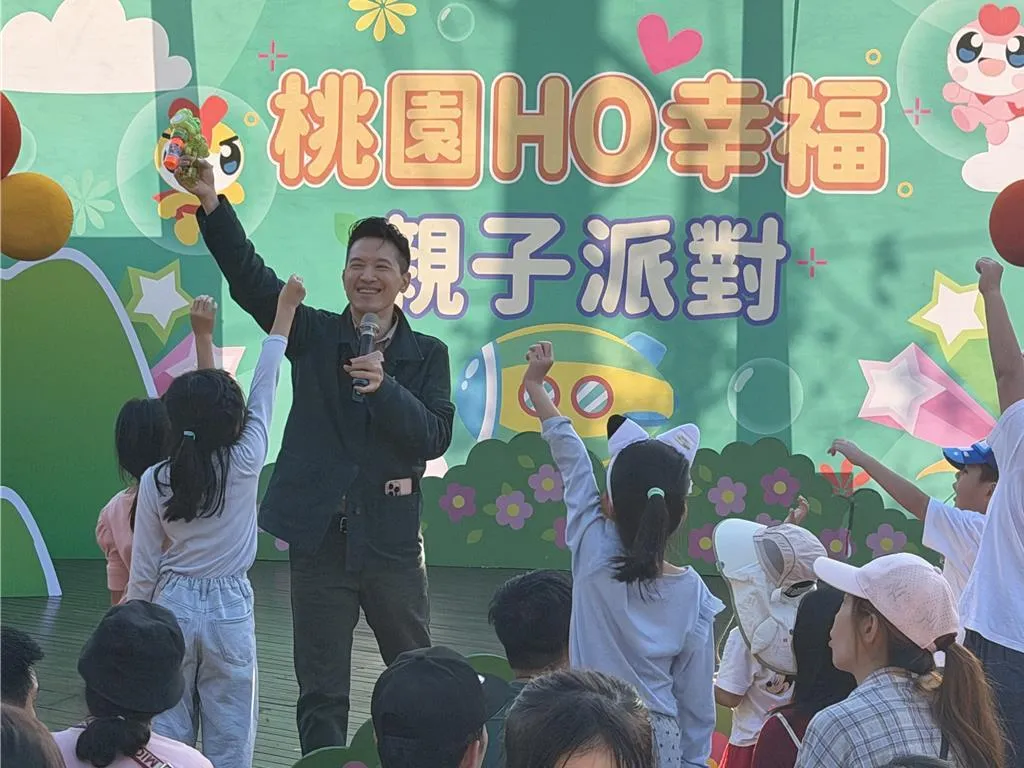總統府副秘書長何志偉出席活動化身「志偉哥哥」與親子互動。（圖／中時蔡依珍攝）