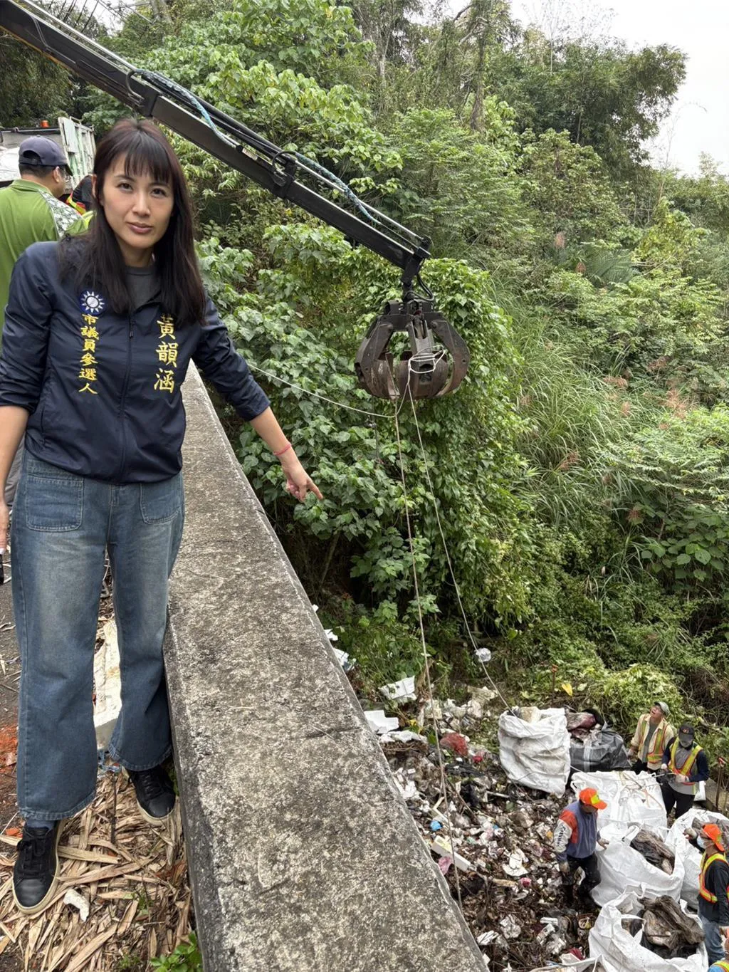 燕巢金山里出現大量垃圾。（圖／黃韻涵提供）
