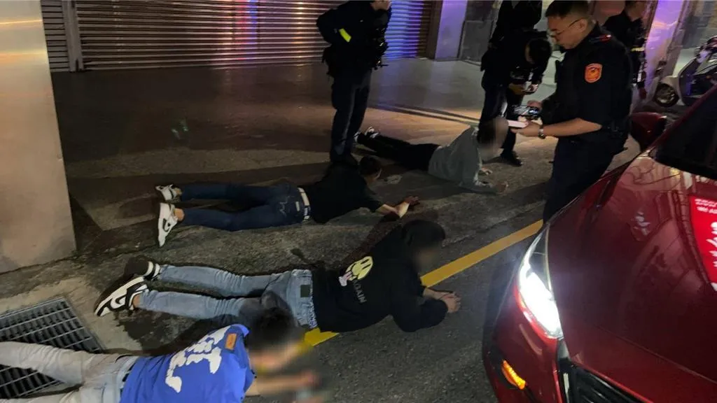 8名嫌犯在案發8小時後落網。（圖／警方提供）