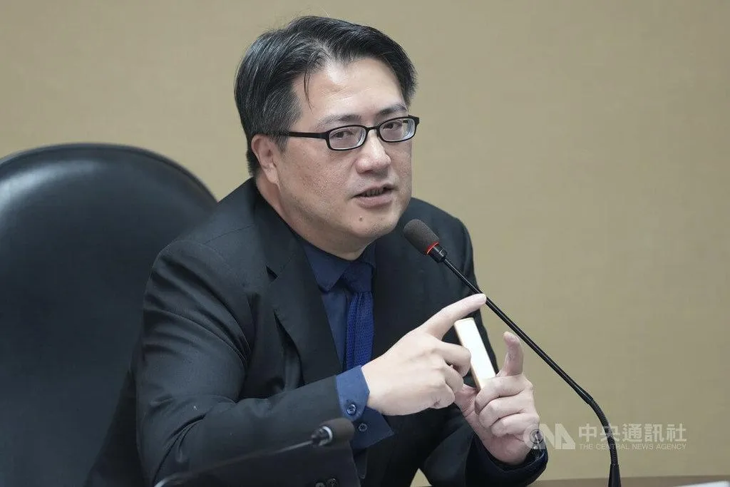 台北市立關渡醫院院長、陽明交大健康長壽與老化科學研究中心主任陳亮恭1日在研究成果發表記者會說明肌少症最新亞洲版診斷共識，已刊登於「自然老化」（Nature Aging）。（圖／中央社）