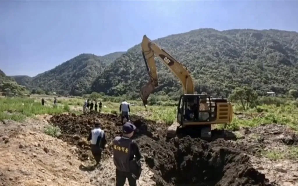 南投埔里眉溪周邊國有地遭人非法傾倒營建廢棄土方。（圖／南投地檢署提供）