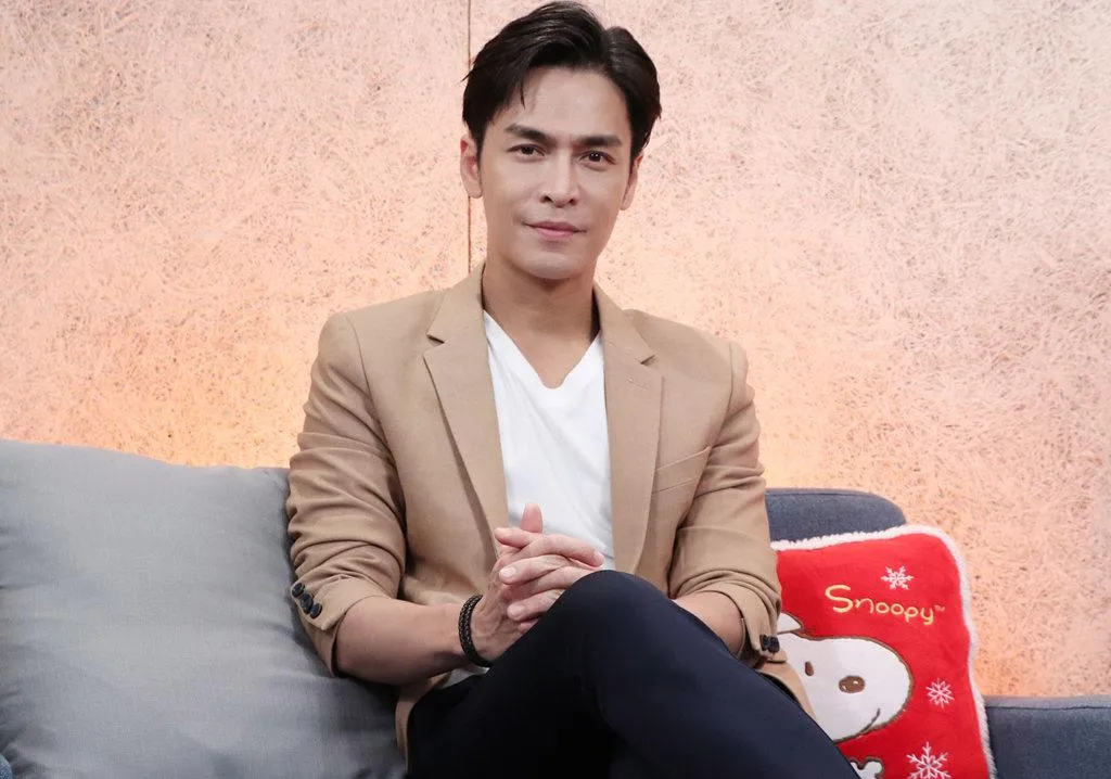 「原本以為只是單純的乾眼症。」Gino曾多次就醫，卻只拿到人工淚液，雖能暫時舒緩眼睛不適，但無法根本解決問題。（圖／中天新聞）