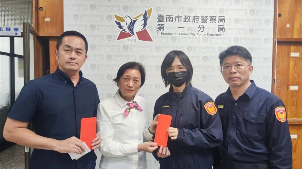 台南市一名黃姓女警日前在崇德路取締違停時，遭42歲林姓男子持斧頭從背後連砍數刀。（圖／讀者提供）