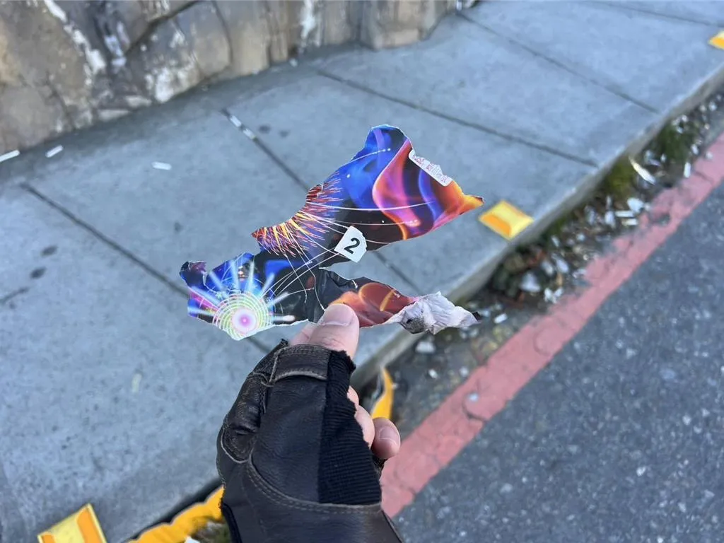 有民眾今天清晨在合歡山武嶺亭下方公路燃放煙火，經警方會同太魯閣國家公園管理處巡查員前往查察，逮到25歲廖姓男子，並在他的車內後車廂發現未施放的煙火。（圖／太管處提供）