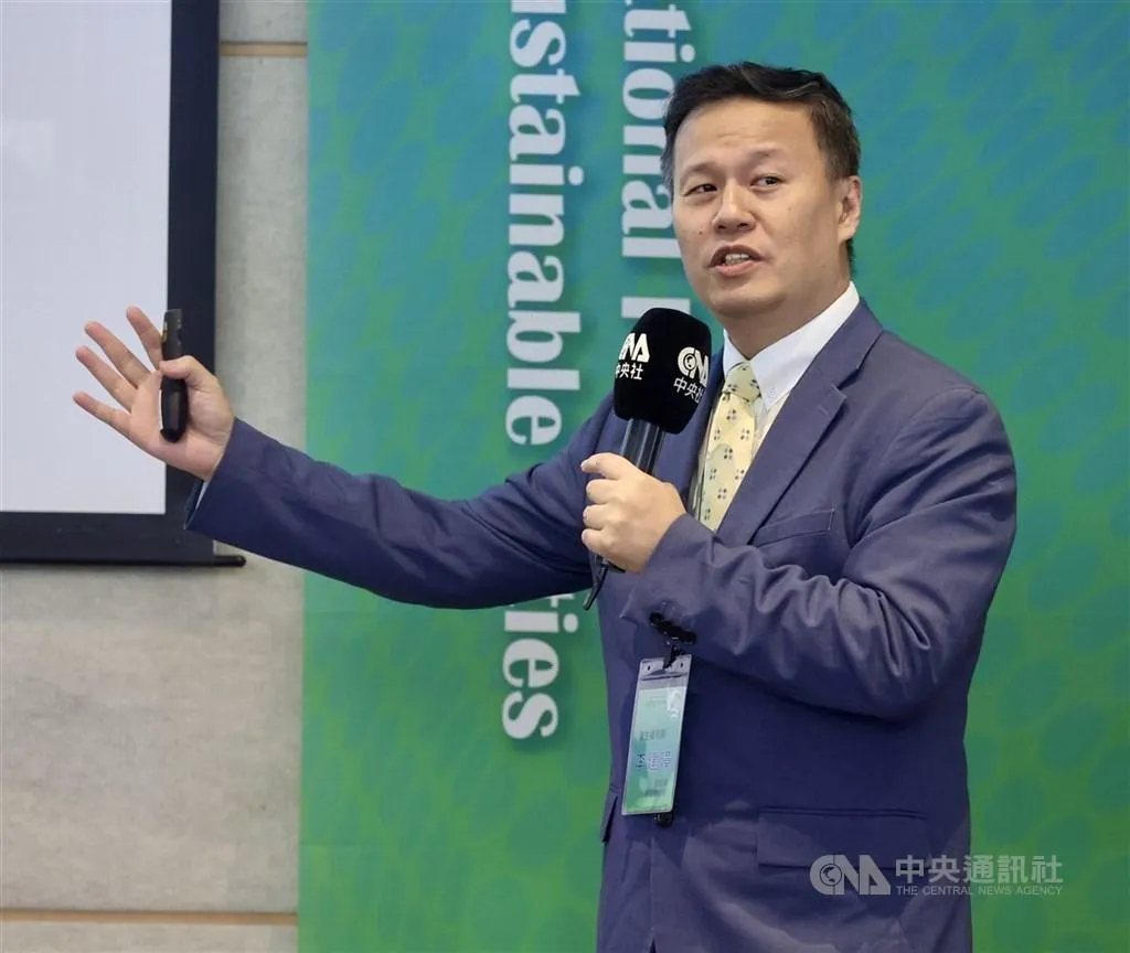 衛福部資訊處長李建璋表示，當醫院電腦畫面顯示跨院資料即時成功傳輸，現場專家都感到震撼。（圖／中央社）