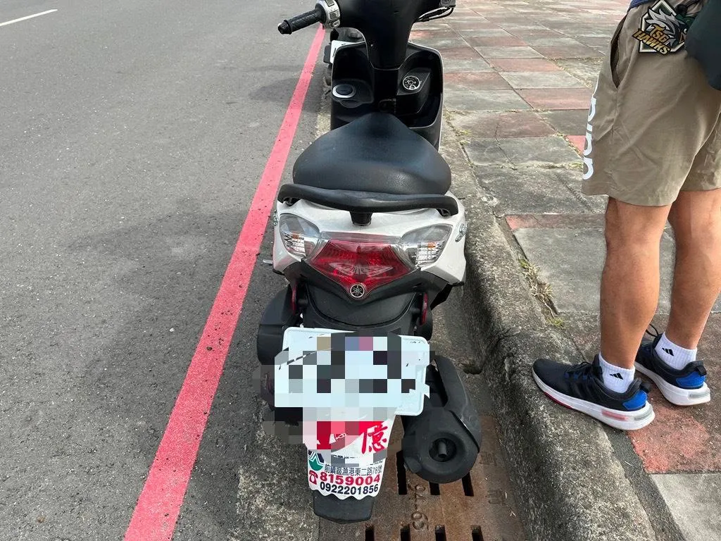 蘇男的朋友在社群平台發文指出，事故路段近日才完成修復，但疑似路面再次塌陷。（圖／警方提供）